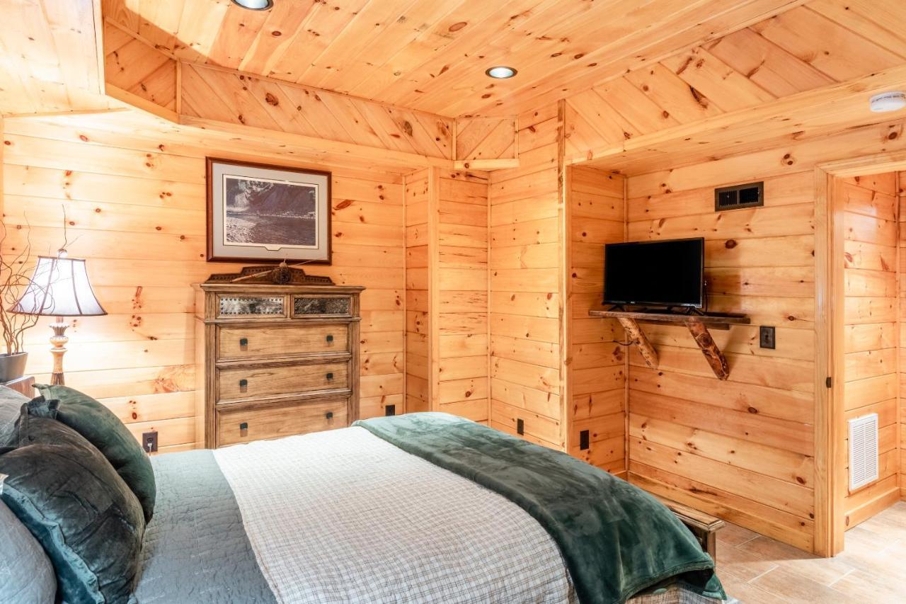 Iron Mountain Lodge - Beautiful Cabin With Forest & Mountain Views! Butler Kültér fotó